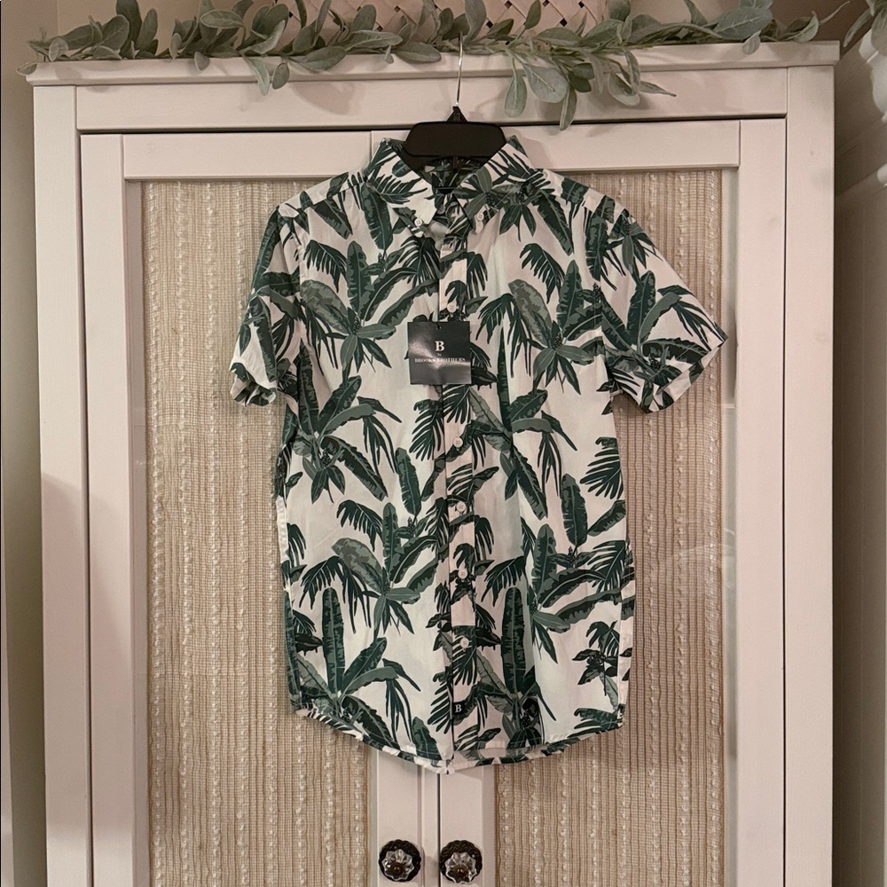 B by Brooks Green Tree Button Down Shirt - NWT - Picture 1 of 1